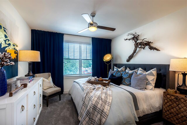 Building Photo - 444 E Dallas Rd