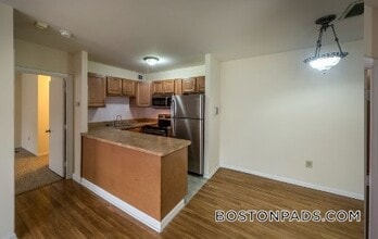 Building Photo - 10 Westgate Dr