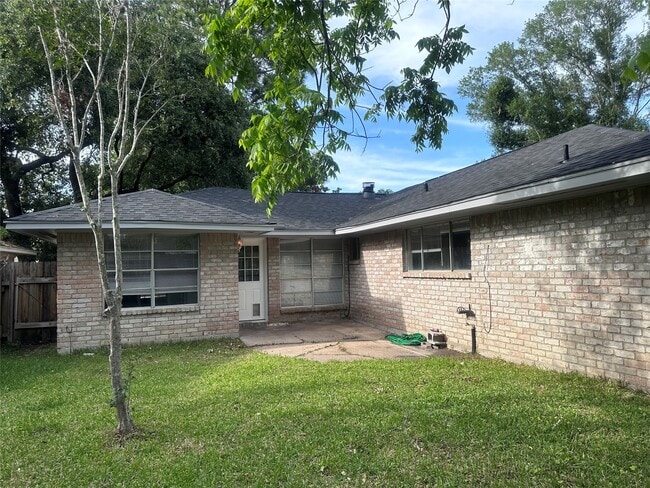 Building Photo - 13611 Fernhill Dr