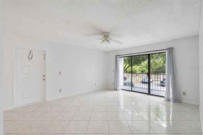 Building Photo - 8215 Sun Spring Cir