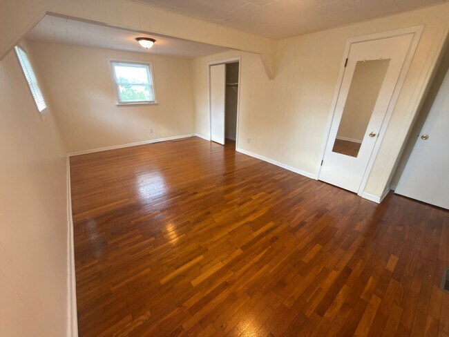 Building Photo - Christiansburg, 3 BR / 1 BA, Available for rent
