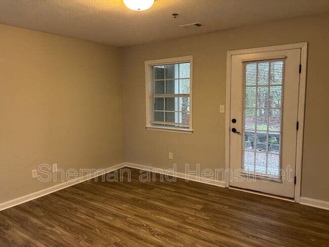 Building Photo - 3301 London Ct SW