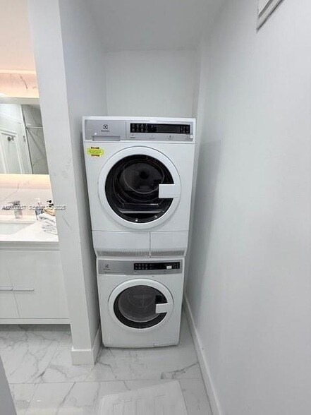 Building Photo - 1100 Alton Rd