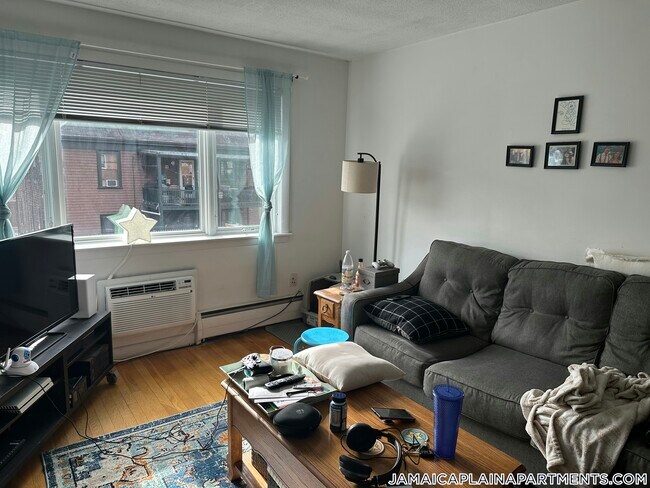 Primary Photo - 50 Evergreen St