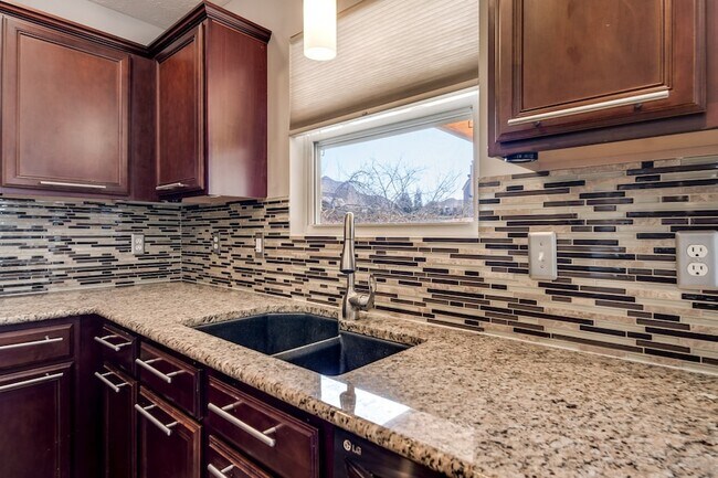 Building Photo - 1005 Gannett Rd