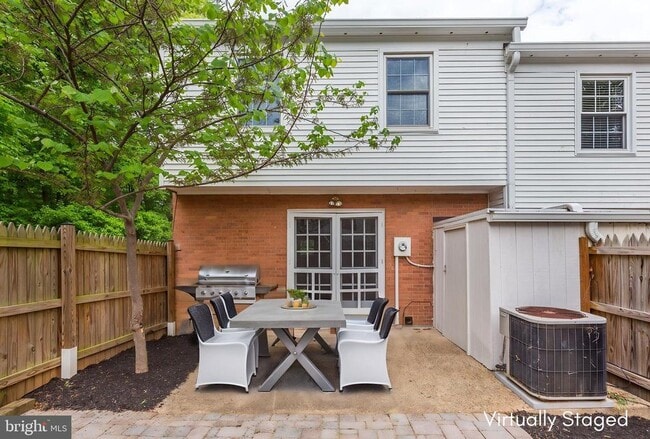 Building Photo - 7739 Tiverton Dr