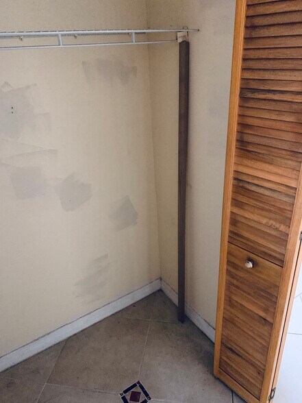 Building Photo - 1750 W 46th St