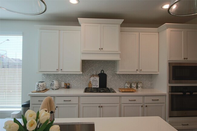 Building Photo - 24727 Tanoureen Dr