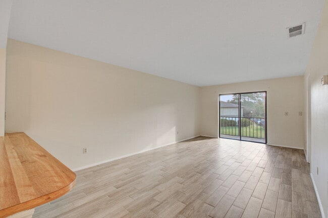 Building Photo - 2186 Bees Ferry Rd