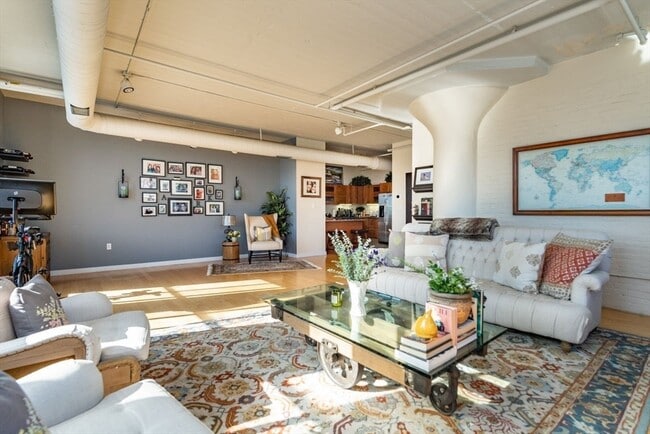 Building Photo - 210 South St