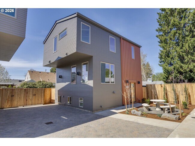 Building Photo - BRAND NEW stylish and modern Mt. Tabor stunner! Available Now!!