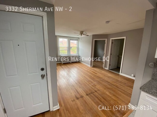 Building Photo - Updated 1BR+Den w/ private patio in heart ...