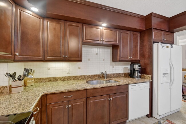 Building Photo - 3450 S Ocean Blvd