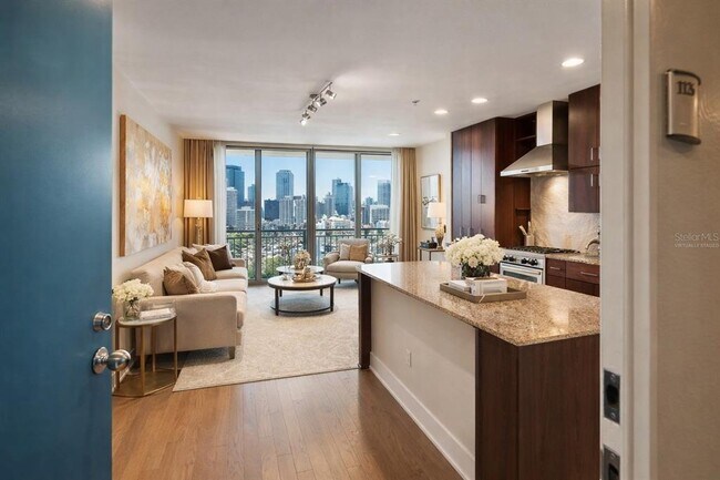 Building Photo - 1208 E Kennedy Blvd