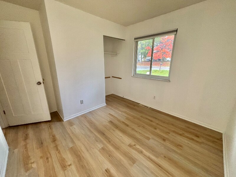 Building Photo - 1473 Greenbrier Dr