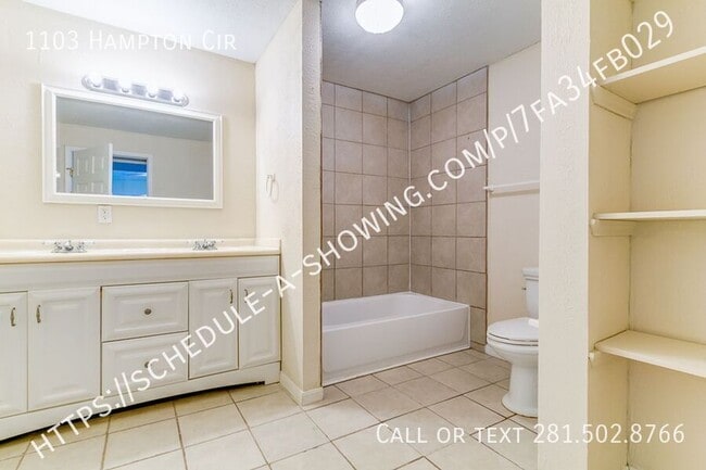 Building Photo - 1103 Hampton Cir