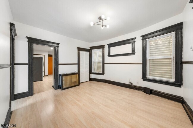 Building Photo - 209 N 11th St