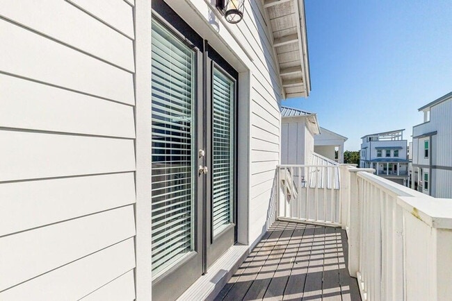 Building Photo - 24 Beach View Dr