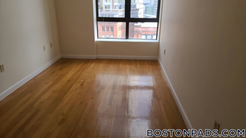 Building Photo - 81 Essex St