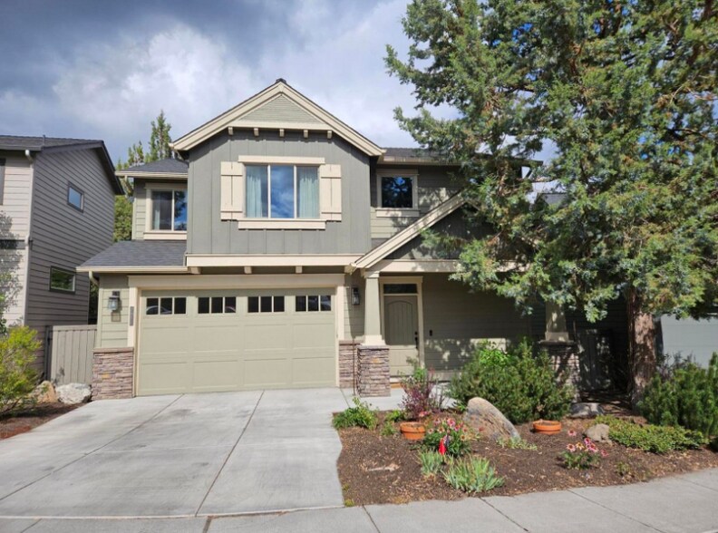 Building Photo - 2380 NW Debron Ln