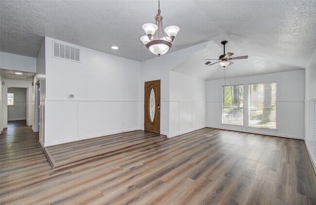 Building Photo - 5010 Village Springs Dr