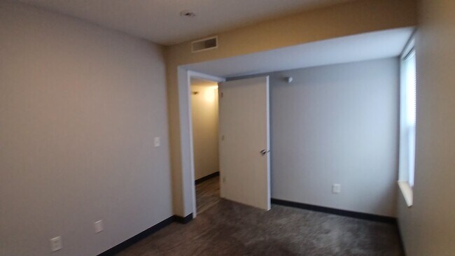 Building Photo - 60 Miller Ave SW