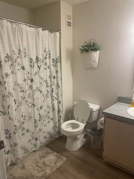 Building Photo - 3705 SW 27th St