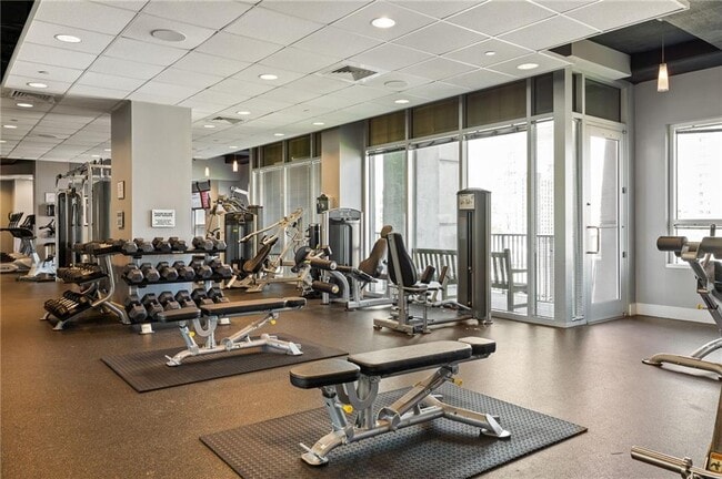 Building Photo - 943 Peachtree St NE