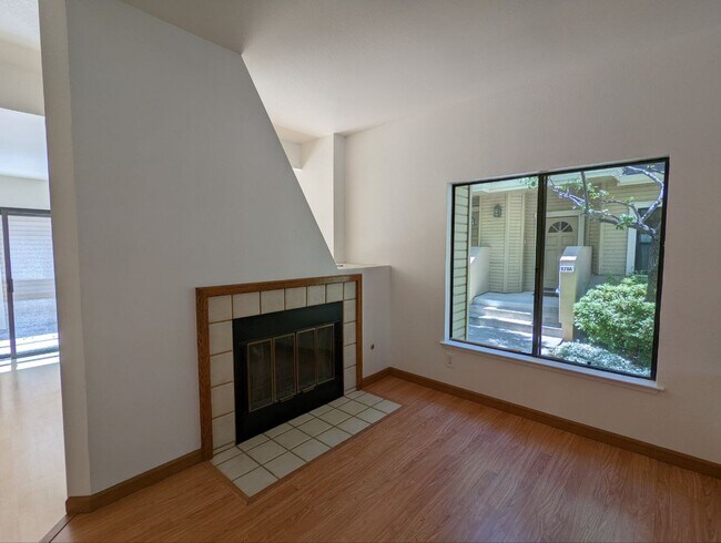Building Photo - 970 La Mesa Terrace
