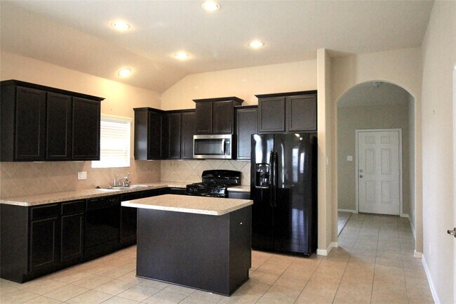 Building Photo - 25311 Saddlebrook Ranch Dr