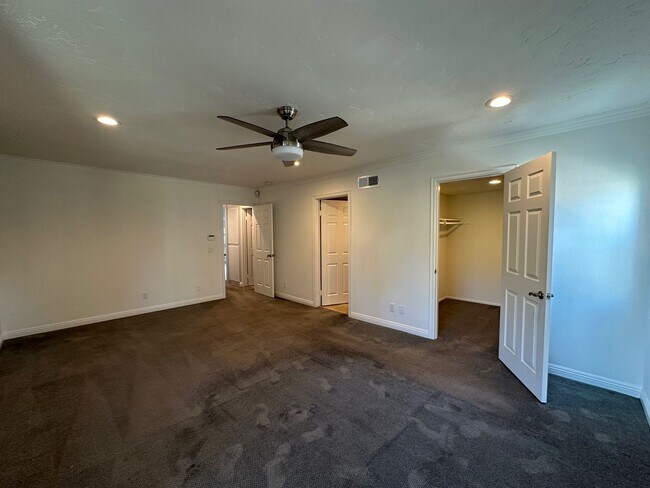 Building Photo - Stunning 4+3 pool home in Agoura Hills -Co...