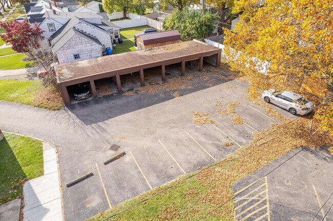 Building Photo - 724 Englewood Ave