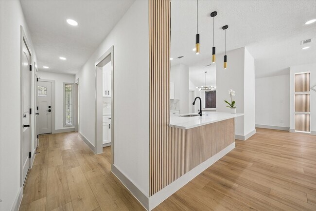 Building Photo - 9214 Grandview Park Dr