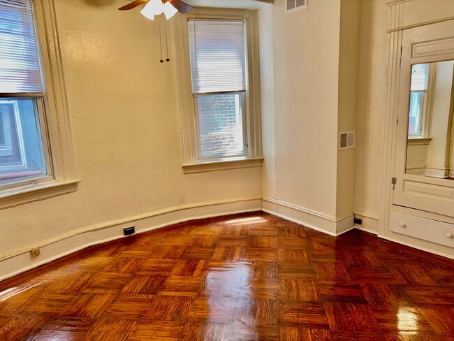 Building Photo - 216 S 46th St