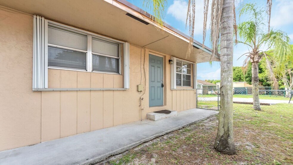 Building Photo - 6116 SW 39th St