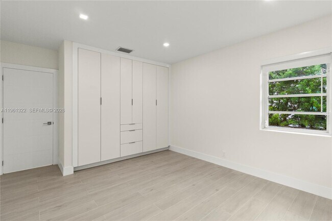 Building Photo - 1261 98th St