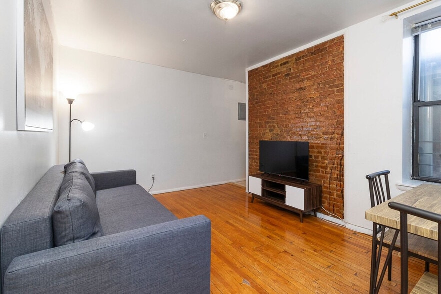 Building Photo - 1617 3rd Ave