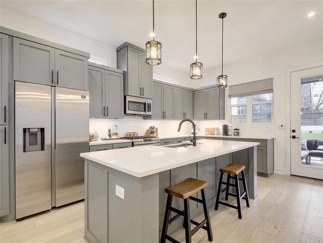 Building Photo - 1411 Cometa St