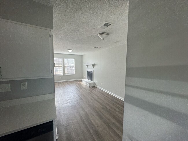 Building Photo - 3546 Christine Rd