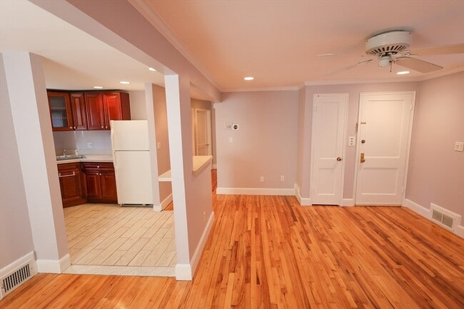 Building Photo - 33 Paragon Rd