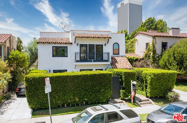 Building Photo - 831 S Curson Ave