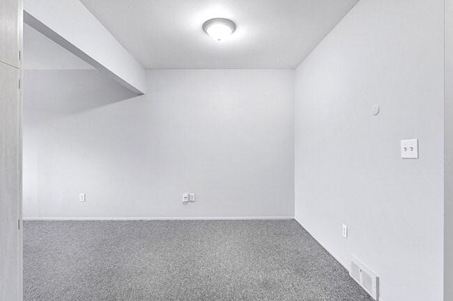 Building Photo - 426 Oak St
