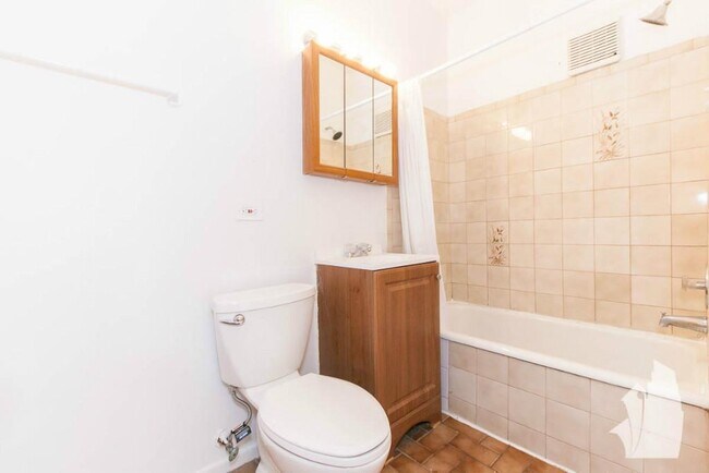 Building Photo - 4501 N Malden-1A
