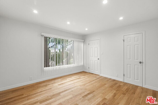 Building Photo - 1037 N La Jolla Ave