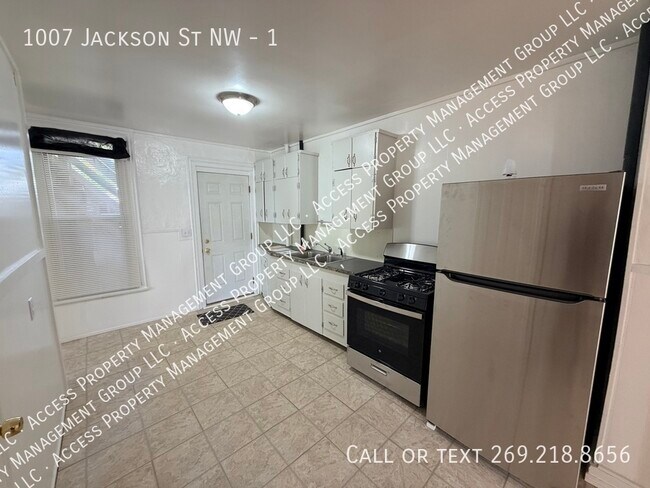 Building Photo - 1007 Jackson St NW