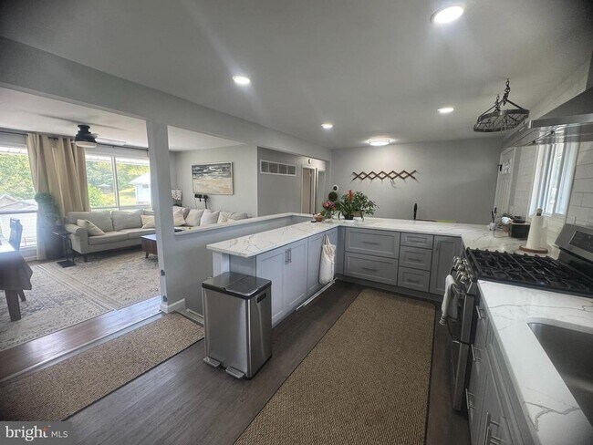 Building Photo - 6315 Willowood Ln