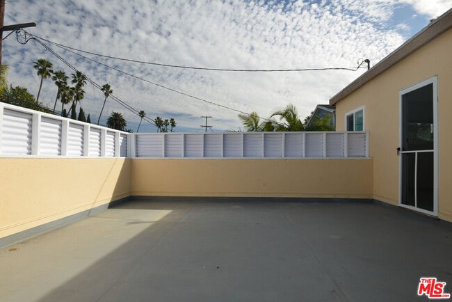 Building Photo - 2322 Ocean Ave