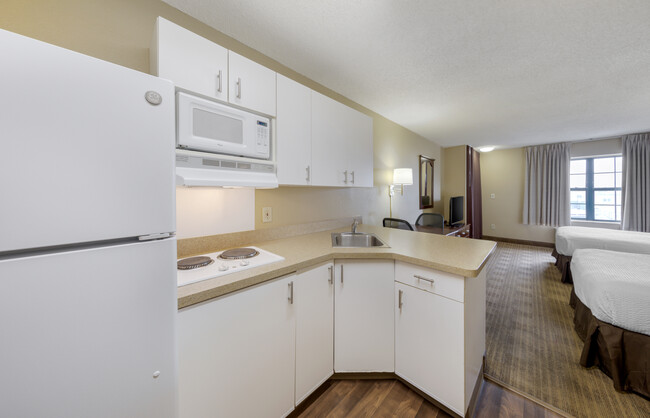 Building Photo - Furnished Studio-Orange County - Huntingto...