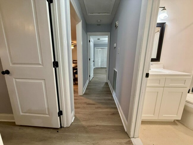 Building Photo - 306 N 40th Ave