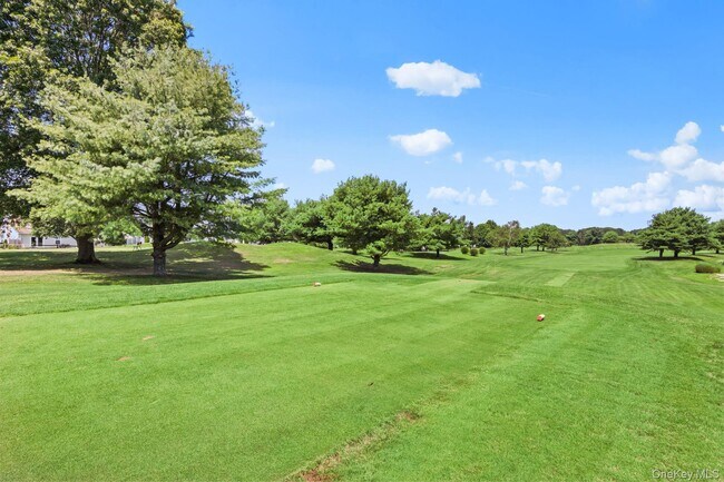 Building Photo - 868 Birchwood Park Dr